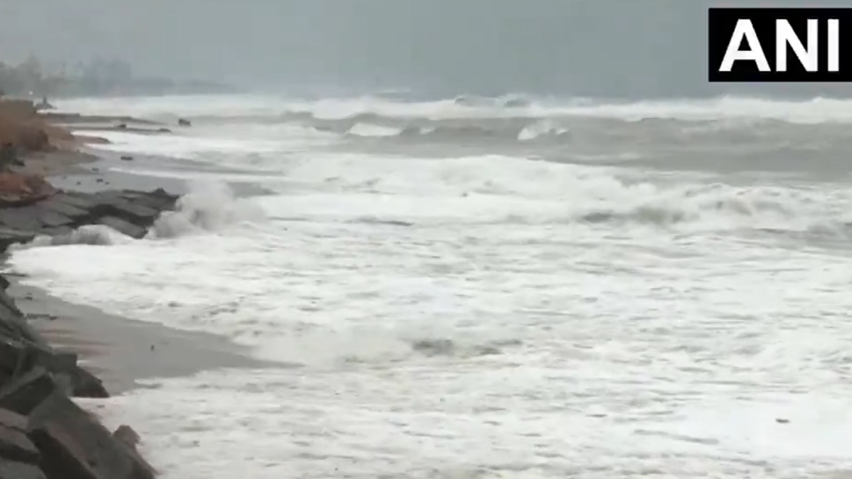 Very Severe Cyclone Arnab Heads Towards Andhra Coast; Yanam on Alert