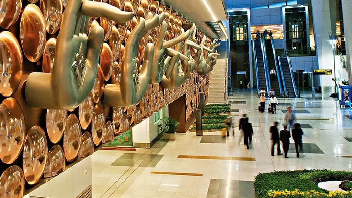 Delhi Airport Gold Smuggling Case: ₹9.9 Crore Gold Seized From 8 Dubai Passengers, Customs Officer Suspended