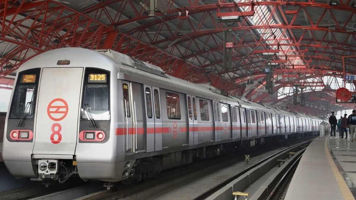 Delhi Metro Seat Dispute Turns Fatal: 48-Year-Old Man Dies After Alleged Assault; Former IAS Officer and Son Arrested