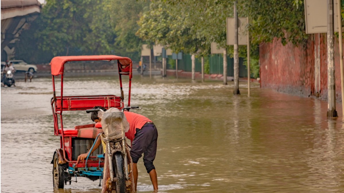 Heavy rain in Delhi-NCR as IMD issues weather alerts for Delhi, Noida and Gurugram.