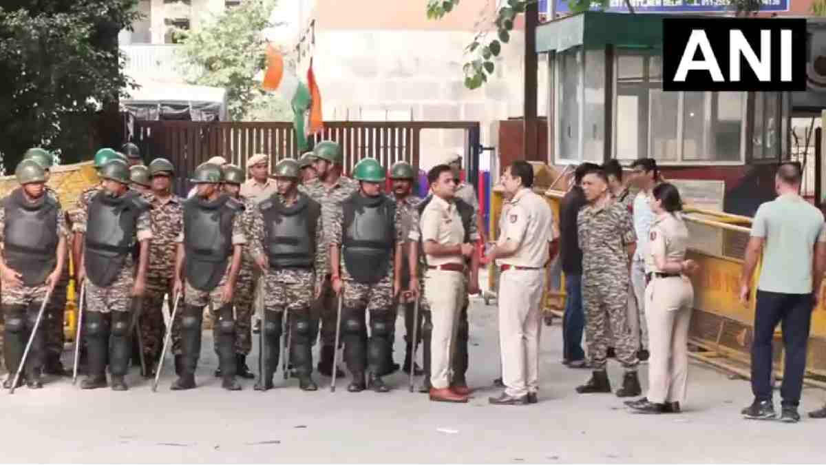 ದೆಹಲಿ ಕ್ಯಾಂಟ್ ಪೊಲೀಸ್ ಠಾಣೆ ಬಳಿ ಭದ್ರತೆ ಹೆಚ್ಚಳ; CJP ನಾಯಕರು ಮ್ಯಾಜಿಸ್ಟ್ರೇಟ್ ಮುಂದೆ ಹಾಜರು!!