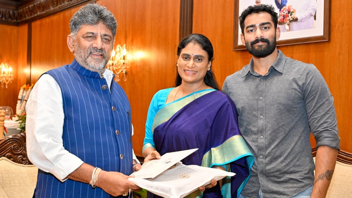 ವಿಧಾನಸೌಧದಲ್ಲಿ ಸಿಎಂ ಡಿಕೆ ಶಿವಕುಮಾರ್ ಭೇಟಿ ಮಾಡಿದ ಆಂಧ್ರಪ್ರದೇಶ ಕಾಂಗ್ರೆಸ್ ಅಧ್ಯಕ್ಷೆ ಶರ್ಮಿಳಾ ರೆಡ್ಡಿ!!