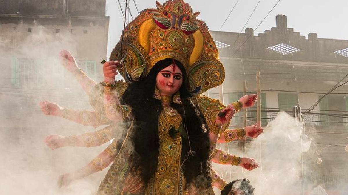 ದುರ್ಗಾ ಪೂಜೆ ರಜೆಯಲ್ಲಿ ಎಲ್ಲಿಗೆ ಹೋಗಬೇಕು - ಭಾರತದ ಈ 6 ನಗರಗಳಲ್ಲಿ ಹಬ್ಬದ ವಿಶೇಷ ಅನುಭವ!!