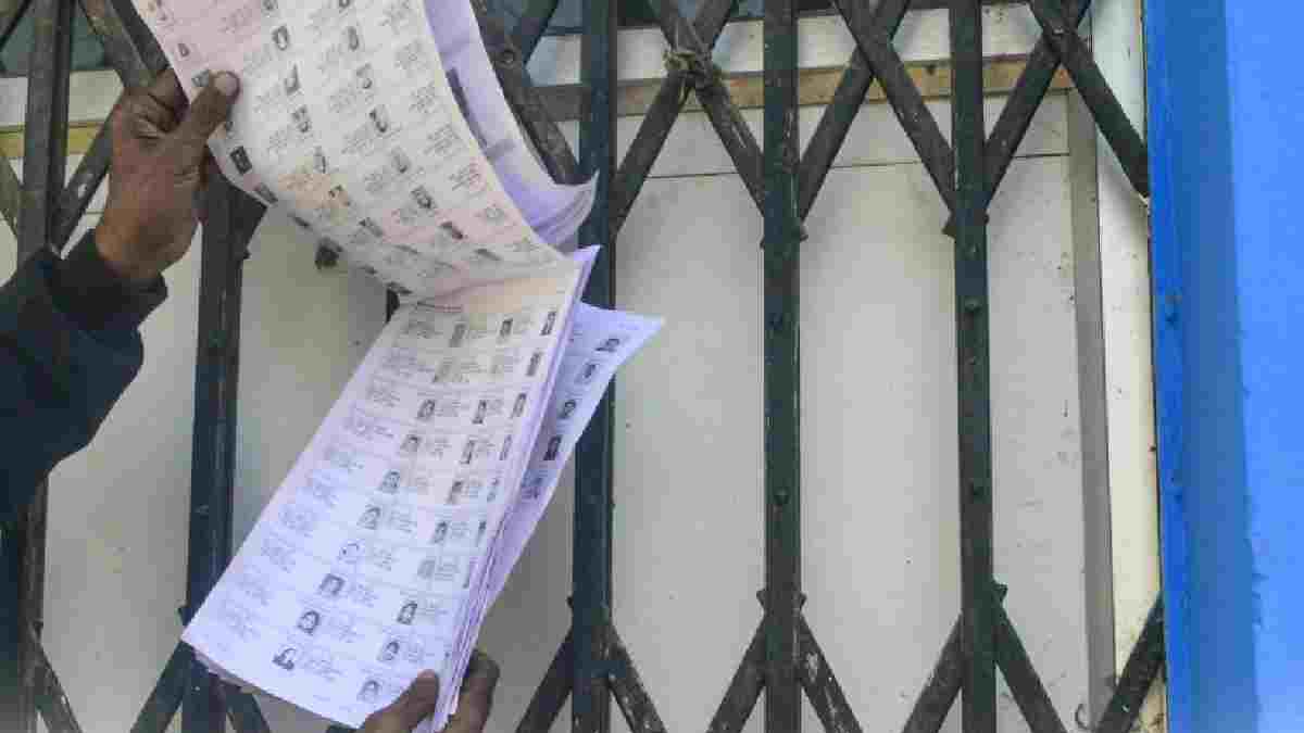 ಕರ್ನಾಟಕದ ಅಂತಿಮ ಮತದಾರರ ಪಟ್ಟಿ ಪ್ರಕಟ; ಎಸ್‌ಐಆರ್ ಬಳಿಕ 99.32 ಲಕ್ಷ ಮತದಾರರ ಇಳಿಕೆ!!