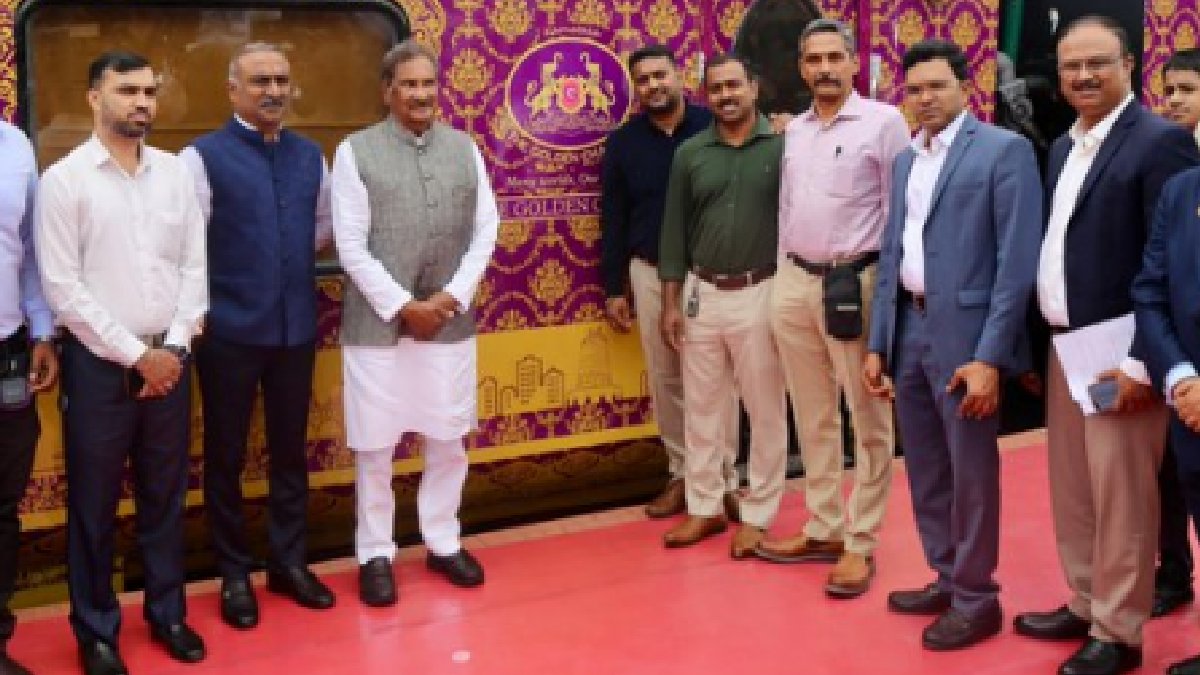 ಕರ್ನಾಟಕದ ಐಷಾರಾಮಿ ಗೋಲ್ಡನ್ ಚಾರಿಯಟ್ ರೈಲು ಪ್ರಯಾಣಕ್ಕೆ ಚಾಲನೆ -  2026–27ರ ಮೊದಲ ಪ್ರವಾಸದ ಎಲ್ಲಾ ಟಿಕೆಟ್‌ಗಳು ಬುಕ್!!
