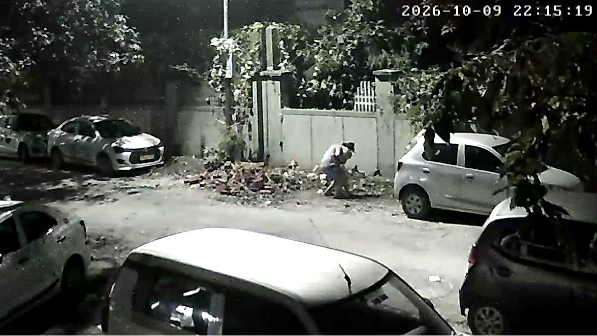 Greater Noida garbage dumping