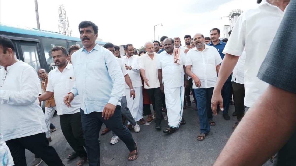 ಸ್ಟಿಂಗ್ ಆಪರೇಷನ್ ಆರೋಪಿಗಳ ಬಂಧನಕ್ಕೆ ಆಗ್ರಹ, ಬೆಂಗಳೂರಿನಲ್ಲಿ ಎಚ್‌ಡಿಕೆ ನೇತೃತ್ವದಲ್ಲಿ ಜೆಡಿಎಸ್ ಪಾದಯಾತ್ರೆ!!