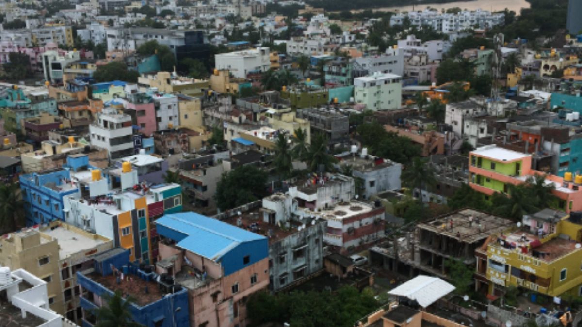Heavy rainfall in Tamil Nadu prompts school closures in Chennai and four other districts.