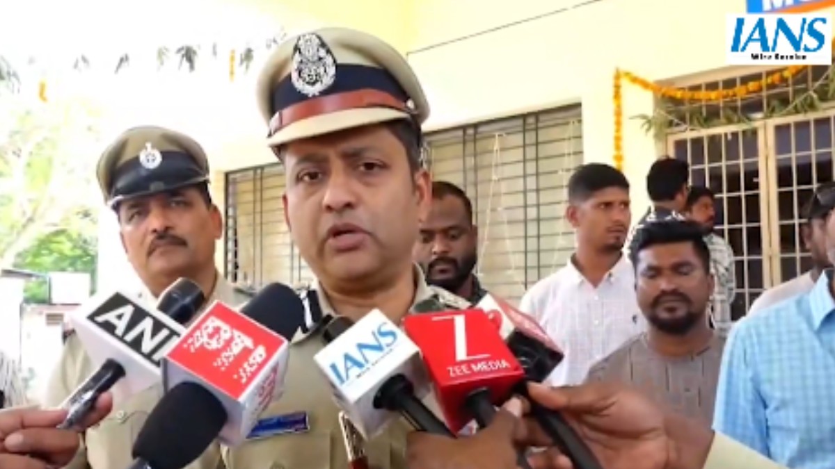 ಹುಬ್ಬಳ್ಳಿಯಲ್ಲಿ ಮಾಂಜಾ ದಾರಕ್ಕೆ ಮಹಿಳೆ ಬ*ಲಿ - ಅಂಗಡಿಗಳ ಮೇಲೆ ಪೊಲೀಸರ ದಾಳಿ, 500ಕ್ಕೂ ಹೆಚ್ಚು ರೋಲ್‌ ವಶ!!