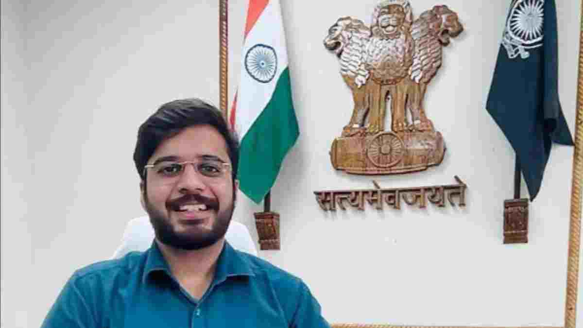 ಬೆಂಗಳೂರಿನ ಬಾರ್‌ನಲ್ಲಿ ಪೊಲೀಸರ ಜೊತೆ ಗಲಾಟೆ ಆರೋಪ; IAS ಅಧಿಕಾರಿ ವಿಕಾಸ್ ಮಾರ್ಮಟ್ ವರ್ಗಾವಣೆ!!