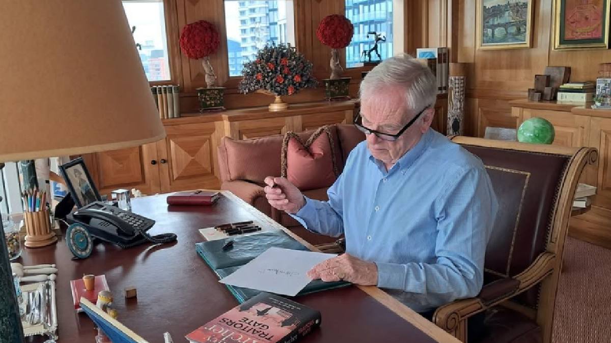 Jeffrey Archer, bestselling British novelist | Photo Credit: https://www.instagram.com/jeffrey_archer_author