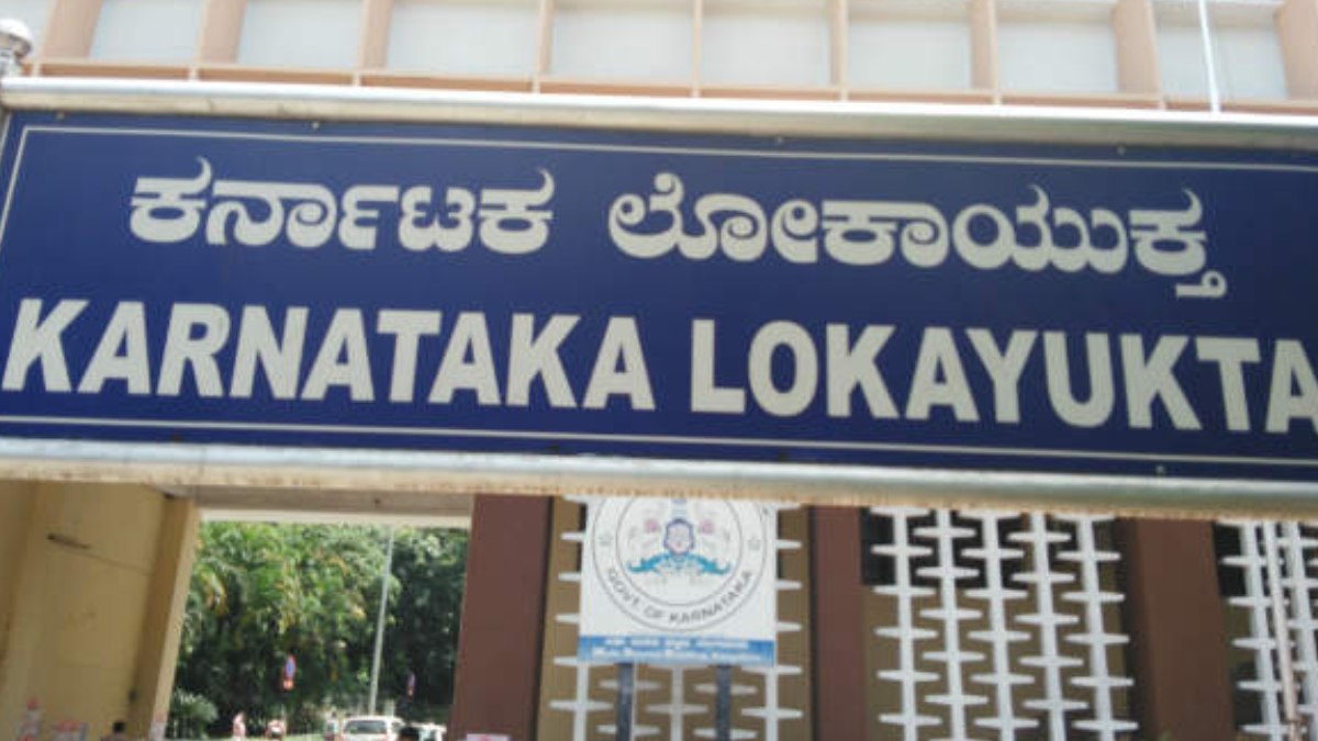 Ballari Surveyor Arrested by Lokayukta While Allegedly Accepting ₹18,000 Bribe for Layout Road Map