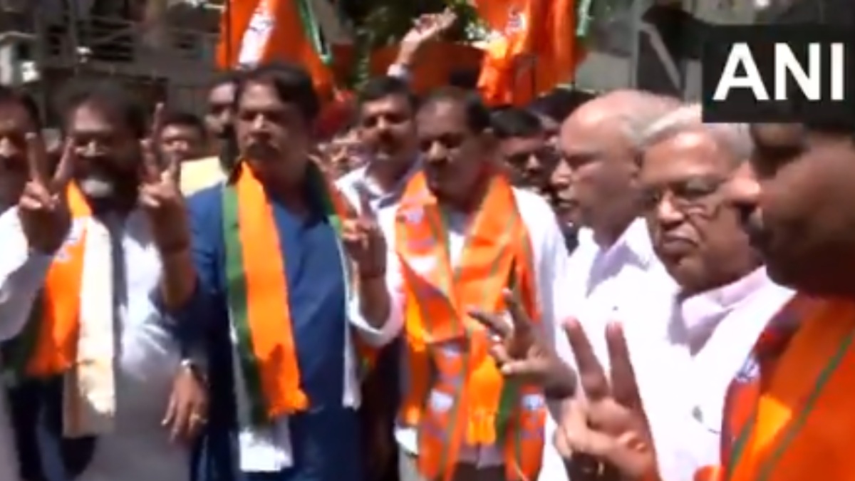 ಕರ್ನಾಟಕ ಪರಿಷತ್ ಚುನಾವಣೆಯಲ್ಲಿ ಬಿಜೆಪಿ ಮೇಲುಗೈ - ಬೆಂಗಳೂರಿನಲ್ಲಿ ಗೆಲುವಿನ ಸಂಭ್ರಮ!!