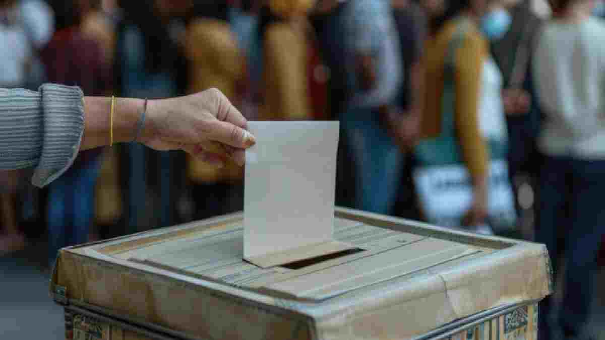Karnataka MLC Polls - 4 ವಿಧಾನ ಪರಿಷತ್‌ ಸ್ಥಾನಗಳ ಮತ ಎಣಿಕೆ ಆರಂಭ; ಕಾಂಗ್ರೆಸ್‌ ವರ್ಸಸ್‌ ಬಿಜೆಪಿ–ಜೆಡಿಎಸ್‌, ಯಾರಿಗೆ ಗೆಲುವು?!!