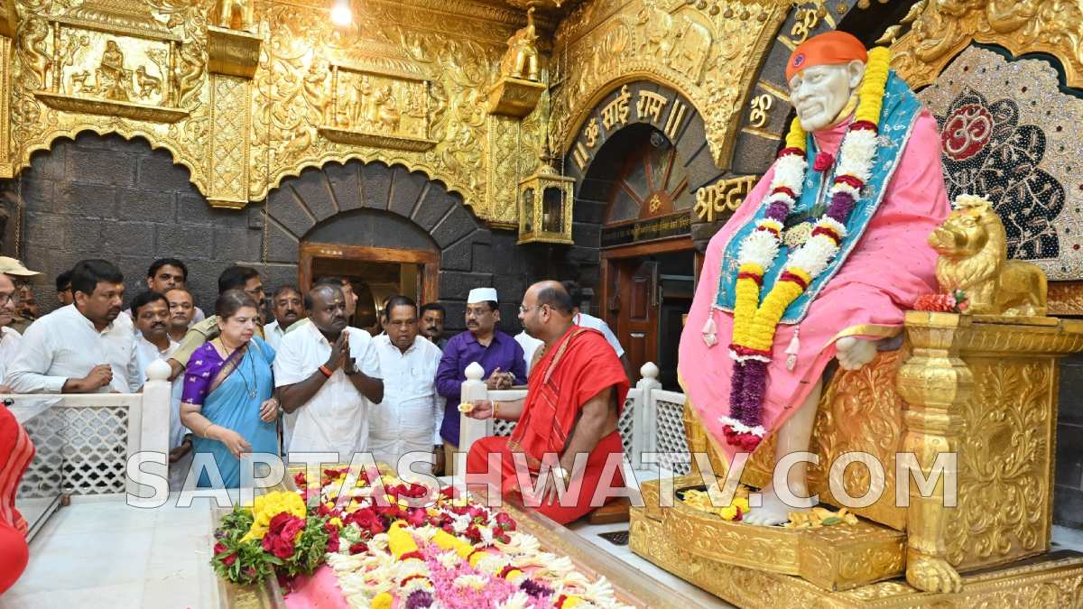 ರಾಜಕೀಯದ ಬಿಡುವಿನಲ್ಲಿ ಧಾರ್ಮಿಕ ಪ್ರವಾಸ - ಪತ್ನಿ ಜೊತೆ ಶಿರಡಿ ಸಾಯಿಬಾಬಾ ದರ್ಶನ ಪಡೆದ ಎಚ್‌ಡಿಕೆ!!