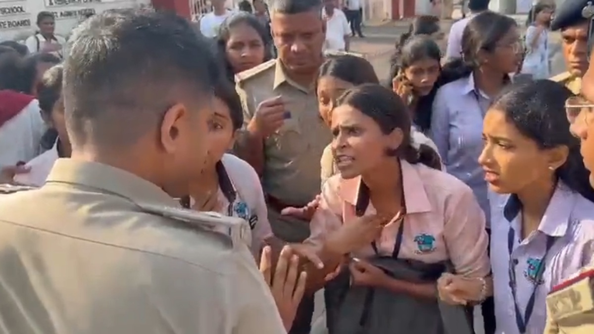 ಮಂಗಳೂರು ಆಗ್ನೆಸ್ ಕಾಲೇಜಿನಲ್ಲಿ ವಿದ್ಯಾರ್ಥಿಗಳ ಆಕ್ರೋಶ - ದಸರಾ ಹಬ್ಬದ ಸಮಯದಲ್ಲೂ ಪರೀಕ್ಷೆ ಏಕೆ?!!