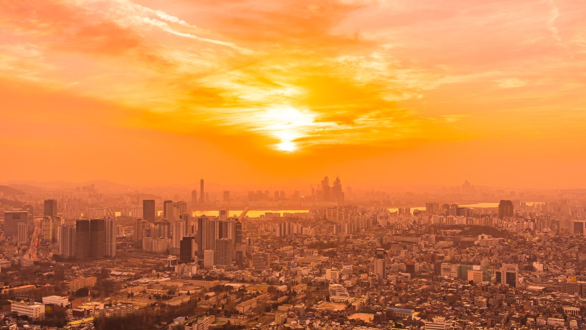 Mumbai experiences October heat as rain is forecast for Delhi-NCR and South India.