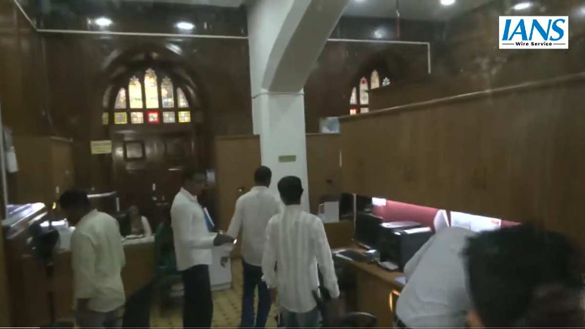 ಮುಂಬೈ ಮೇಯರ್ ರಿತು ತಾವ್ಡೆ ಕಚೇರಿಗೆ 3ನೇ ಬಾರಿ ಬಾಂಬ್ ಬೆದರಿಕೆ! ಇಮೇಲ್ ಕಳುಹಿಸಿದವರಿಗಾಗಿ ಪೊಲೀಸರ ತನಿಖೆ!!