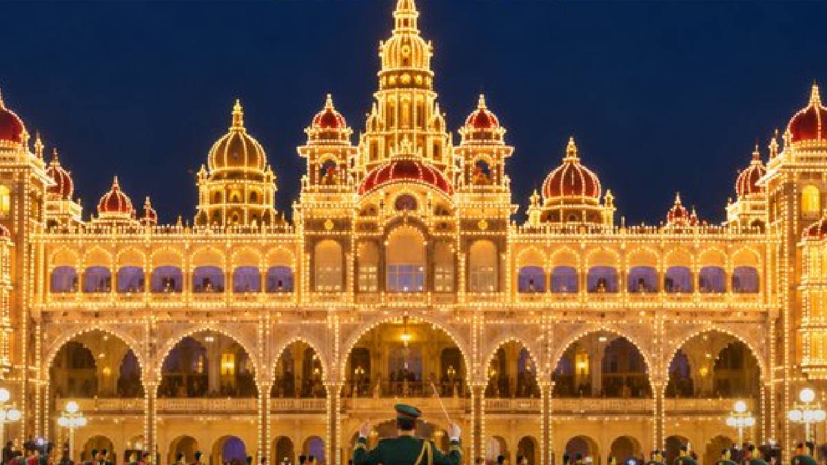 ಮೈಸೂರು ದಸರಾ ಸಂಭ್ರಮಕ್ಕೆ ಸಂಗೀತದ ಮೆರುಗು! ಕರ್ನಾಟಿಕ್ ಮತ್ತು ಇಂಗ್ಲಿಷ್ ಬ್ಯಾಂಡ್‌ನ ಮೋಡಿಗೆ ಸಜ್ಜಾಗಿ!!