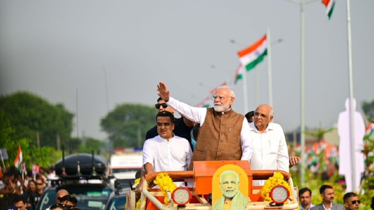 ಬನಸ್ಕಾಂತದಲ್ಲಿ ಪ್ರಧಾನಿ ಮೋದಿ ರೋಡ್‌ಶೋಗೆ ಜನಸಾಗರ  - ಅಪಾರ ಜನಬೆಂಬಲದ ದೃಶ್ಯ!!
