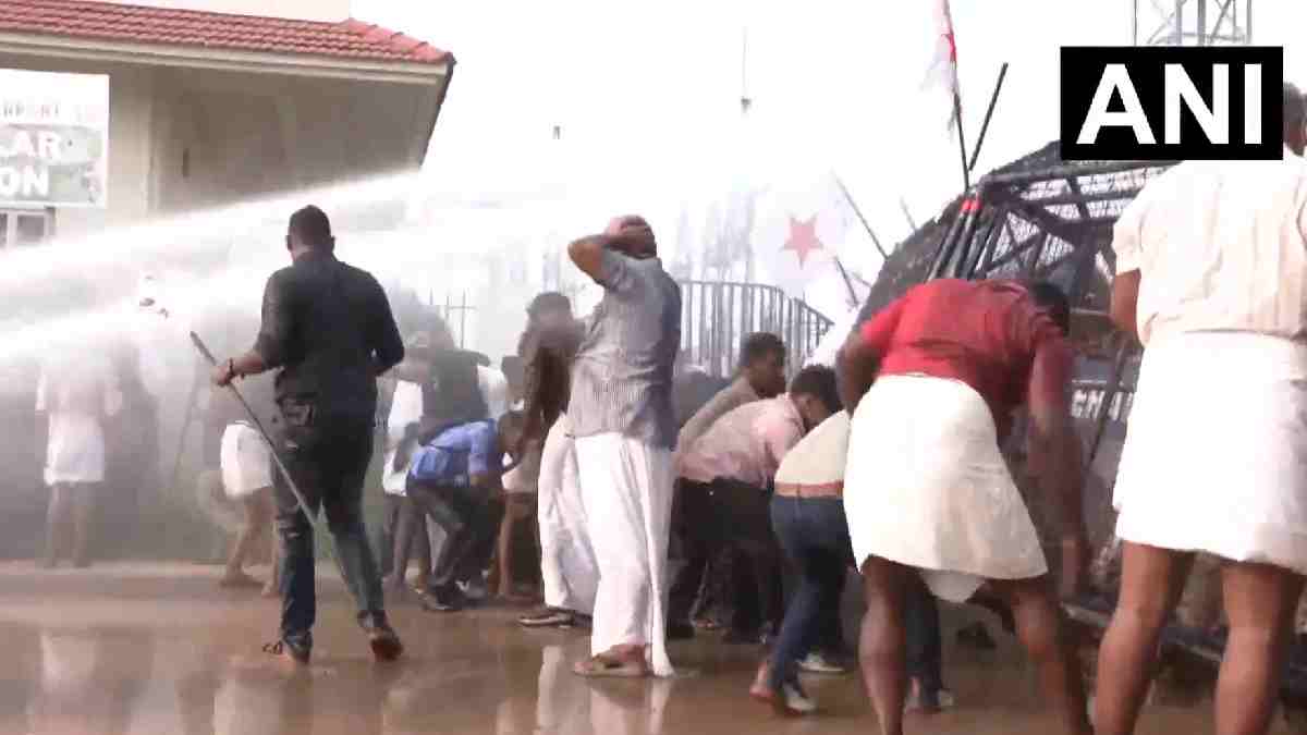 ನೆಡುಂಬಸ್ಸೇರಿ ಅಪಘಾತ ಪ್ರಕರಣಕ್ಕೆ ಬಿಗ್ ಟ್ವಿಸ್ಟ್? ಪೊಲೀಸ್ ಠಾಣೆ ಎದುರು ಡಿವೈಎಫ್‌ಐ ಪ್ರತಿಭಟನೆ, ಜಲಫಿರಂಗಿ ಪ್ರಯೋಗ!!