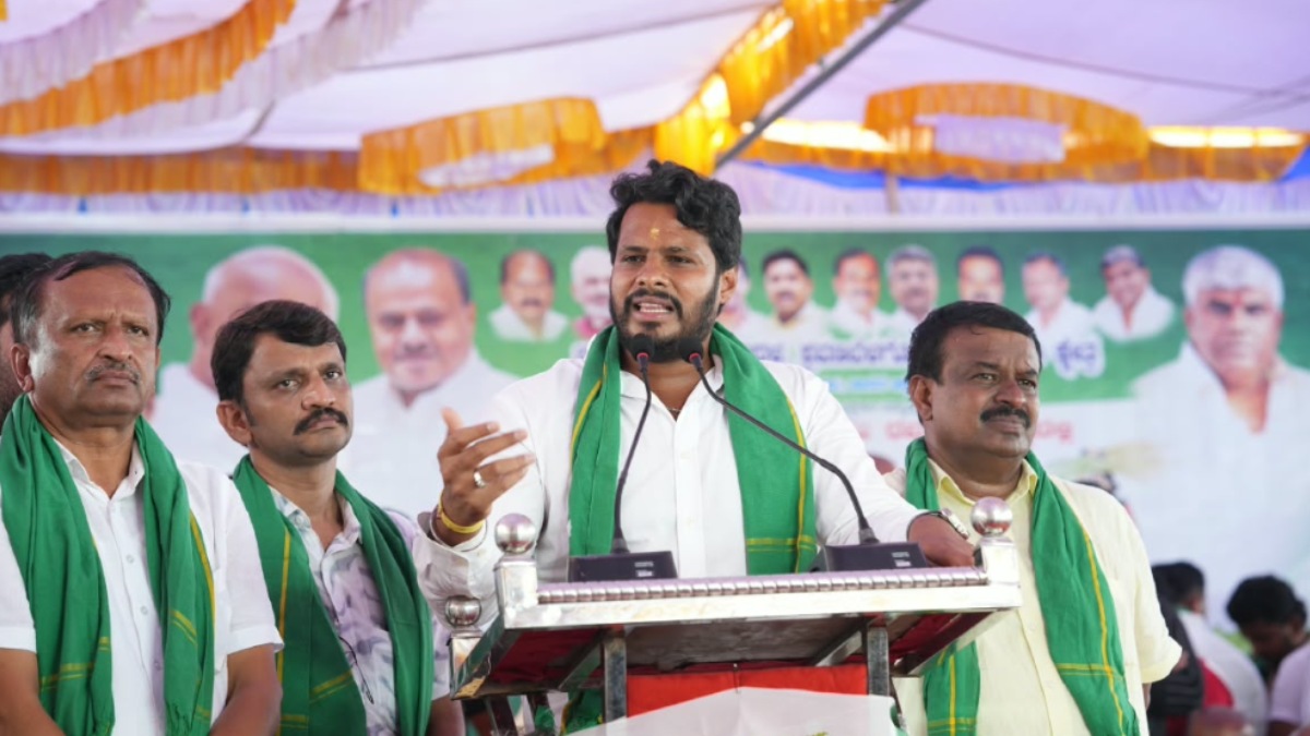 ₹2,500 ಪರಿಹಾರದಿಂದ ರೈತರ ಕಣ್ಣೀರು ಒರೆಸಲು ಸಾಧ್ಯನಾ? ಸರ್ಕಾರಕ್ಕೆ ನಿಖಿಲ್ ಪ್ರಶ್ನೆ!!