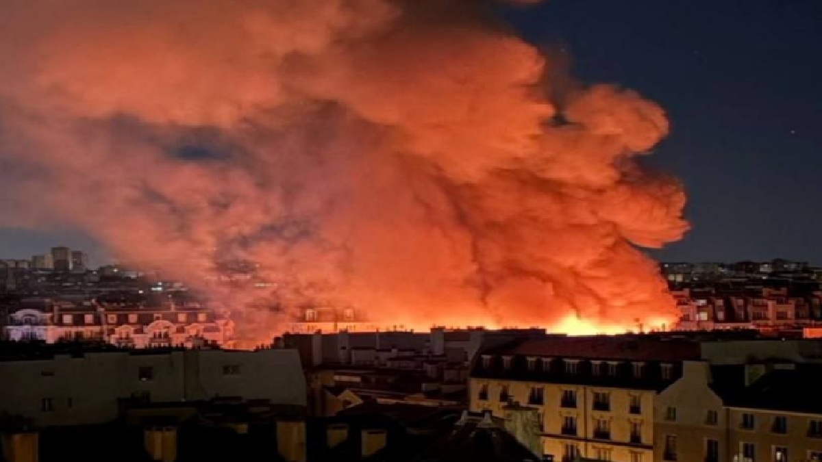 Fire destroys Paris’s historic covered food market.