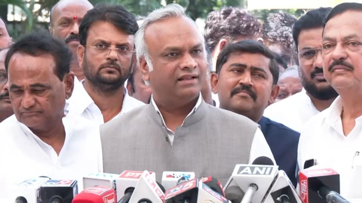 ಹೆಚ್‌ಡಿಕೆ ವಿರುದ್ಧ ಪ್ರಿಯಾಂಕ್ ಖರ್ಗೆ ವಾಗ್ದಾಳಿ - 'ನಿರುದ್ಯೋಗಿ ಮಂತ್ರಿ' ಎಂದು ಟೀಕೆ!!
