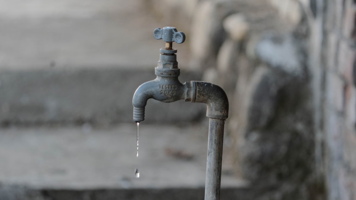 Pune residents prepare for weekly water cuts announced by the PMC. | Photo Credit: https://www.pexels.com/