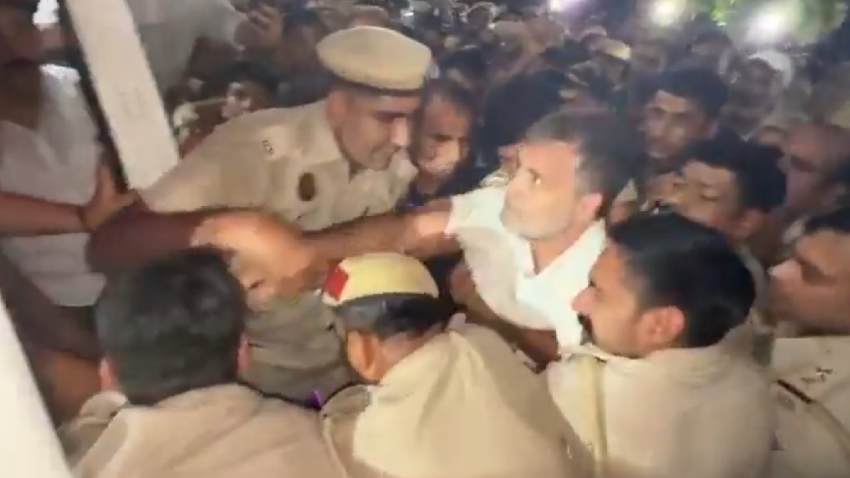 FIR Against Rahul, Priyanka Gandhi Over Akashvani Bhawan Entry During ‘Vote Chori’ Protest