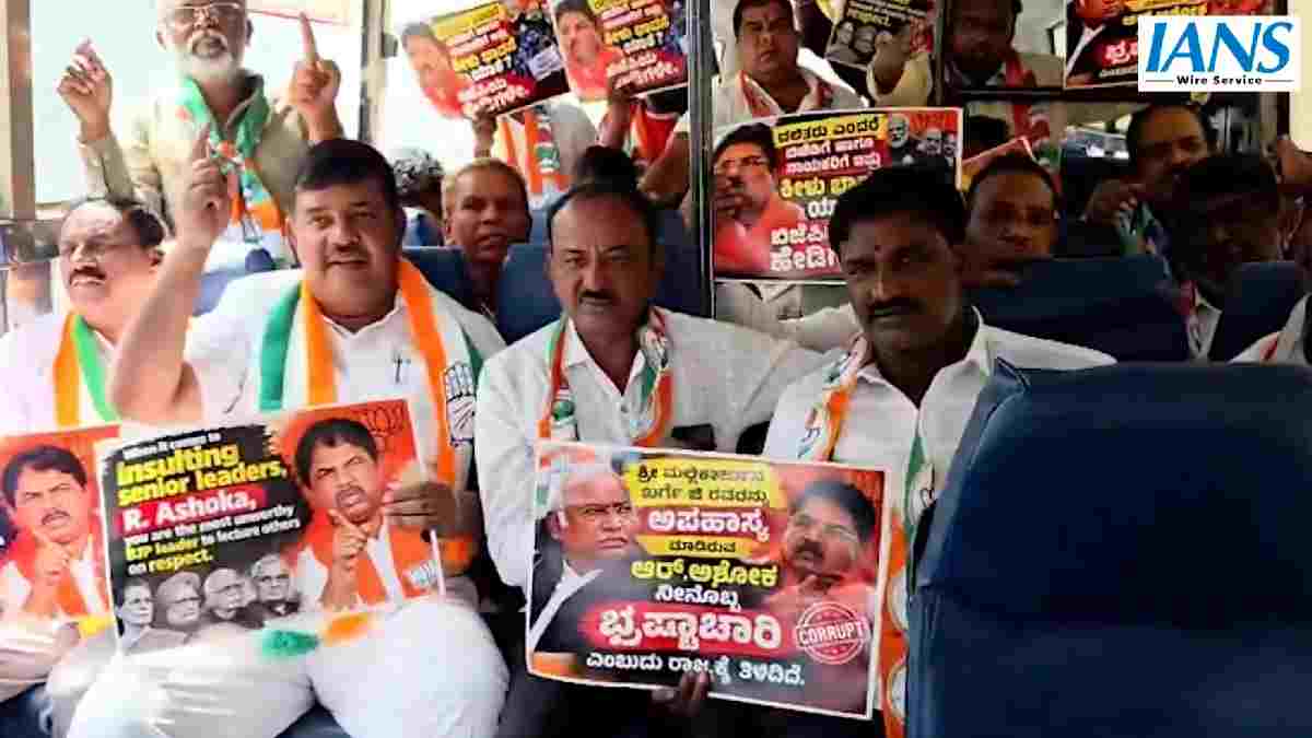 ಬೆಂಗಳೂರಿನಲ್ಲಿ ಆರ್. ಅಶೋಕ್ ವಿರುದ್ಧ ಕಾಂಗ್ರೆಸ್ ನಾಯಕರ ಆಕ್ರೋಶ; ಭಾವಚಿತ್ರ ದಹಿಸಿ ಕ್ಷಮೆಯಾಚನೆಗೆ ಪಟ್ಟು!!