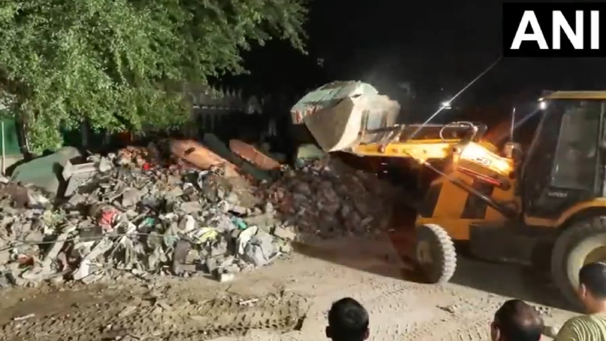 Seemapuri Building Collapse: Pregnant Woman Called Family For Water From Under Rubble, Death Toll Rises To 4