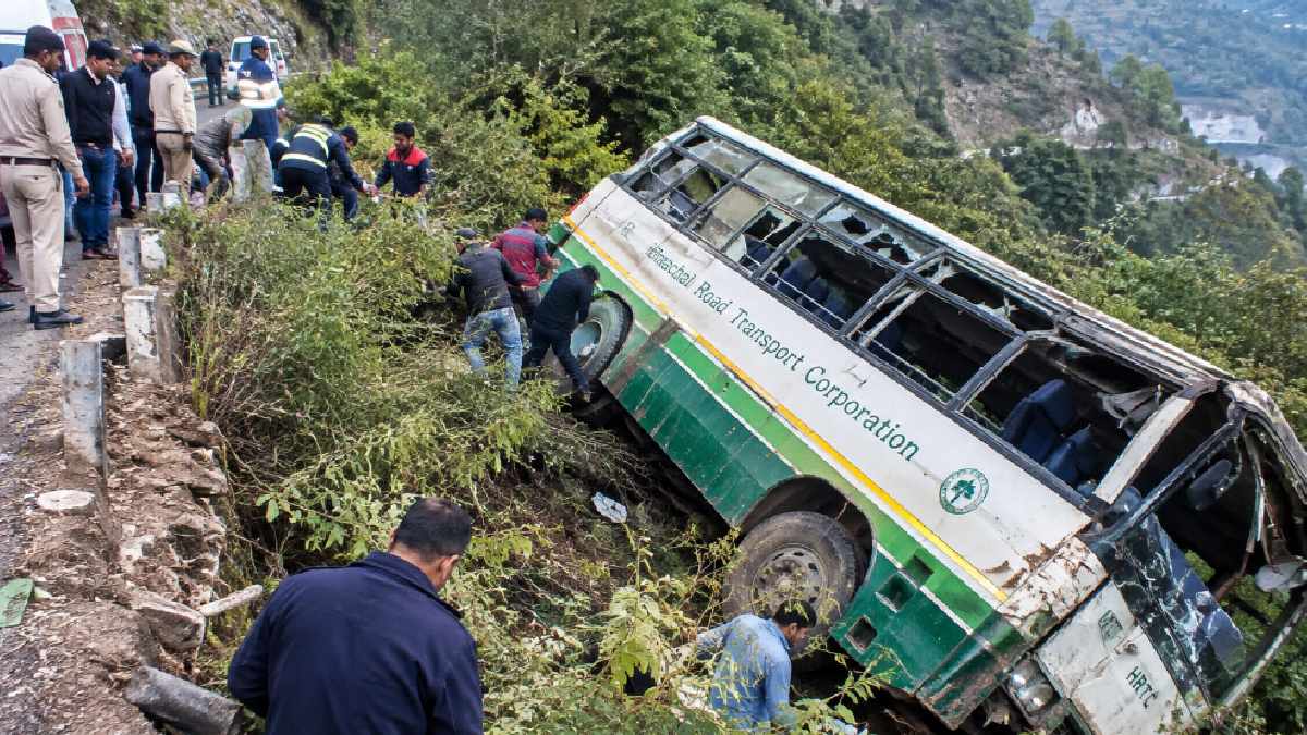 Terrifying Bus Accident In Shimla: One Dead, Over 15 Hurt After Vehicle Plunges Off Road