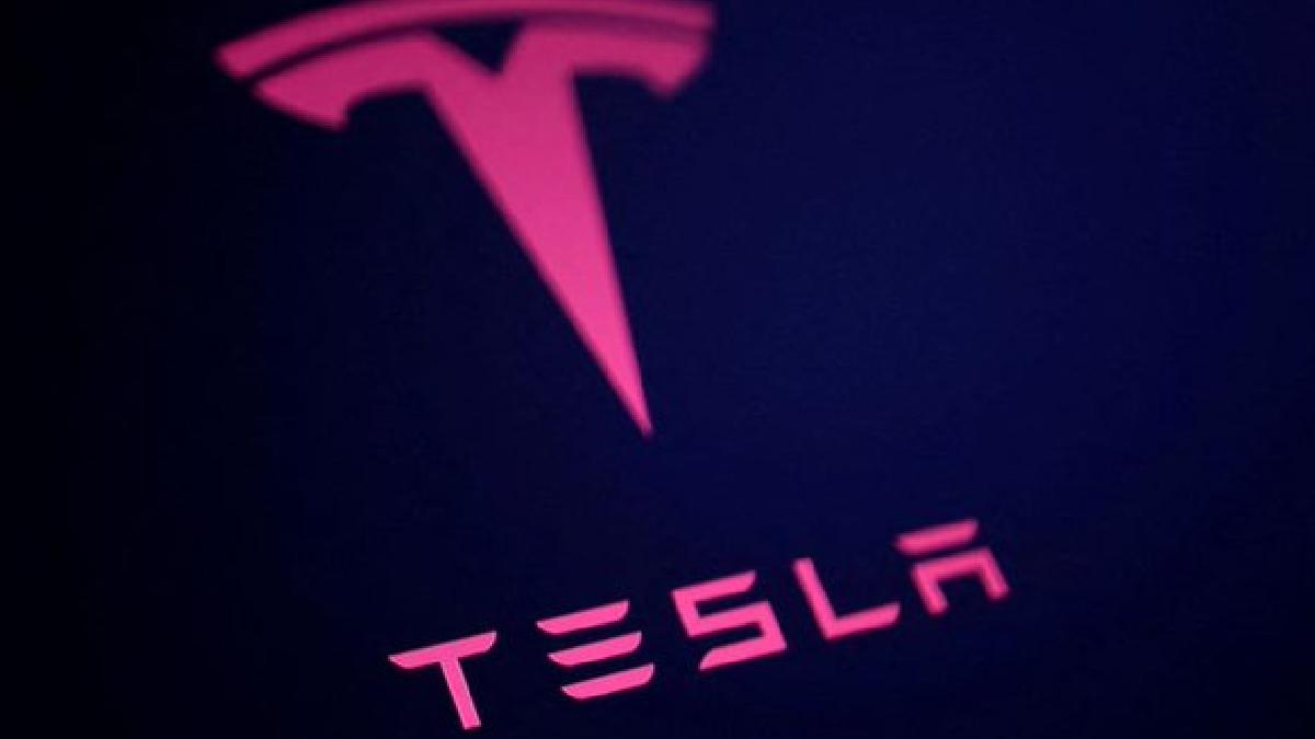 Tesla Turns Up Pressure on EU to Approve Full Self-Driving Tech