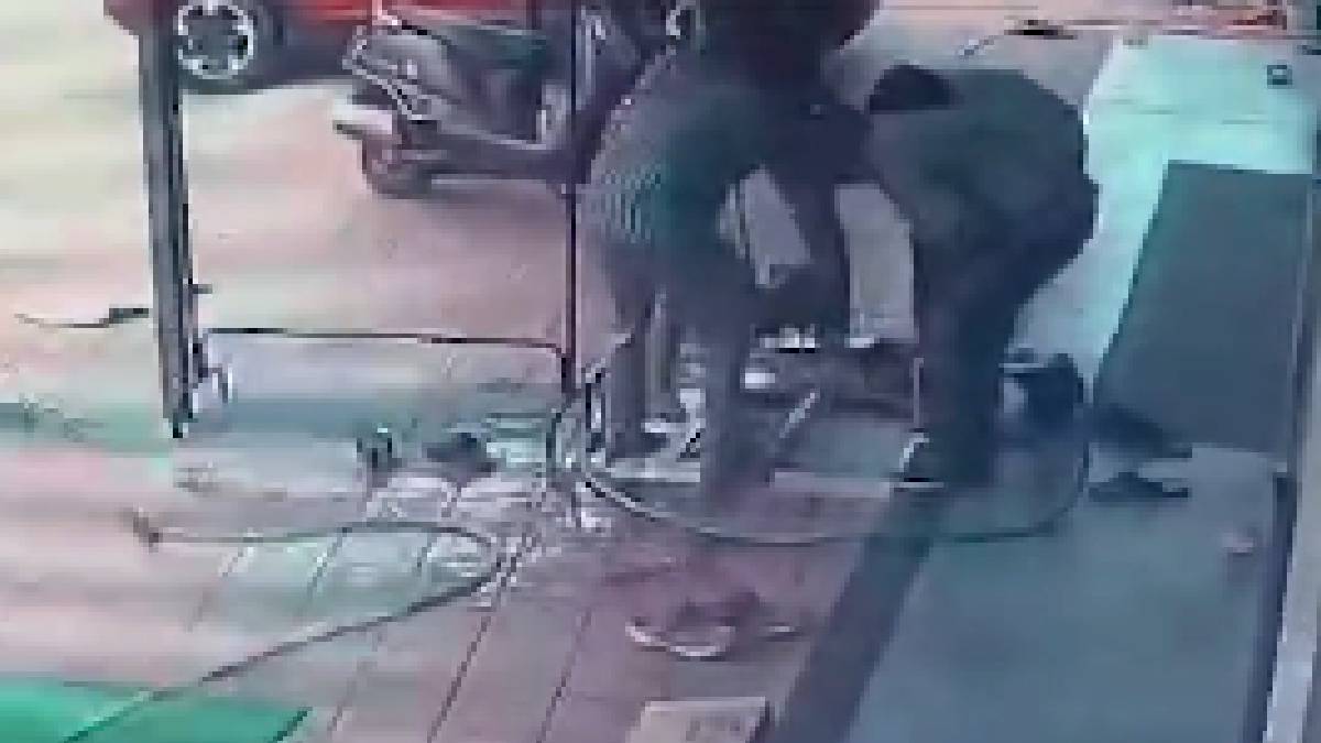 Bystanders attempting rescue