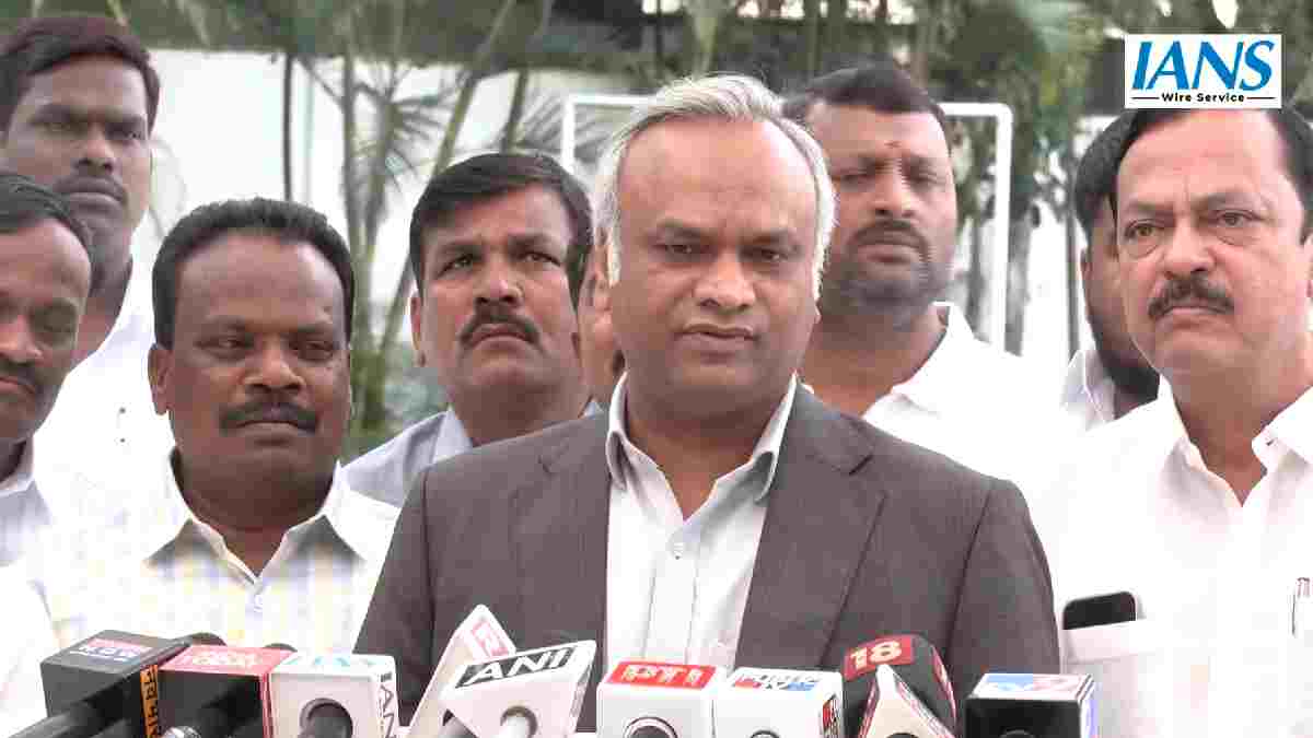 ಕರ್ನಾಟಕದಲ್ಲಿ 1 ಕೋಟಿ ಮತದಾರರು ಪಟ್ಟಿಯಿಂದ ಹೊರಗೆ? SIR ವಿರುದ್ಧ ಪ್ರಿಯಾಂಕ್ ಖರ್ಗೆ ಸ್ಫೋಟಕ ಆರೋಪ!!