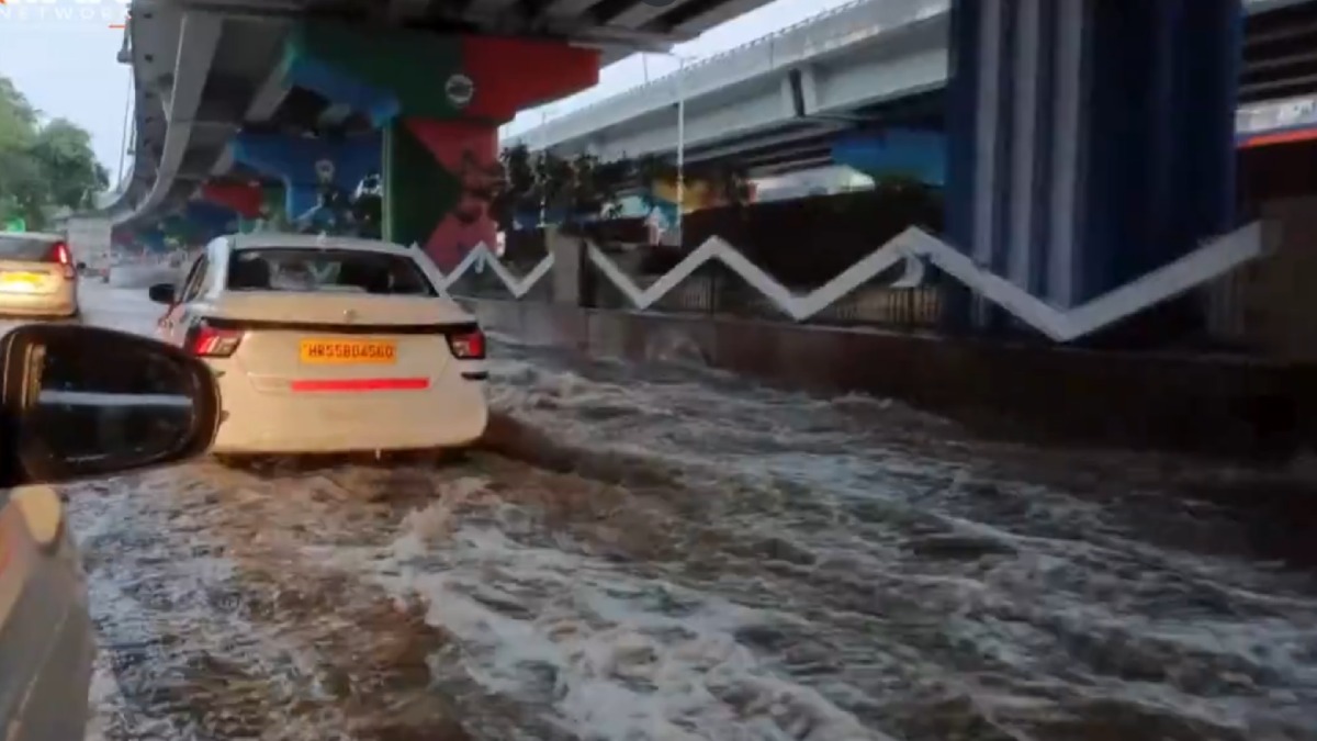 Delhi Rainfall: Waterlogging Near Mahipalpur Flyover Disrupts Morning Commute
