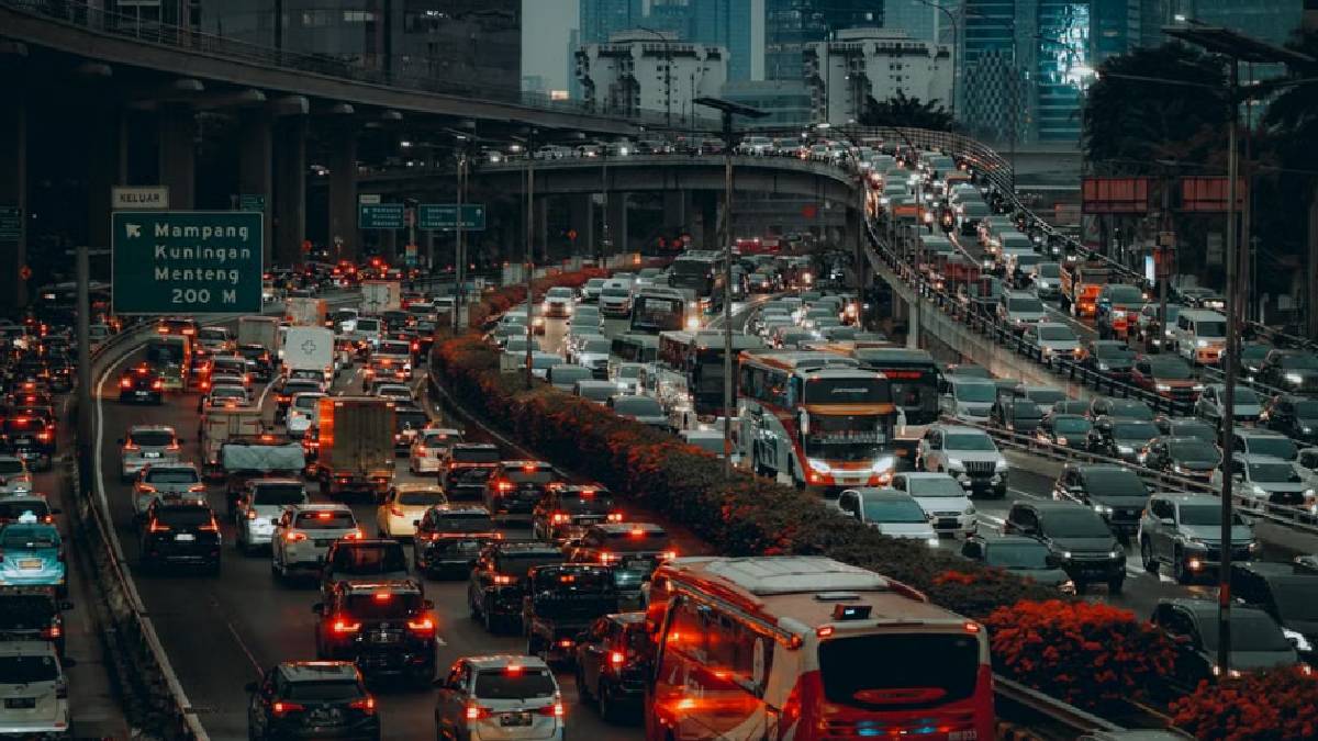 Heavy traffic congestion on a crowded urban road.