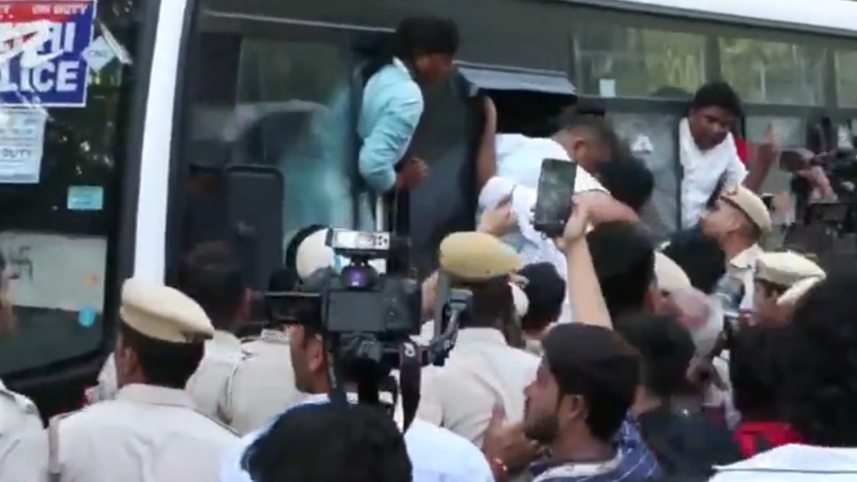 Youth Congress Detained Outside Akashvani Bhavan as INDIA Bloc Takes Protest to CEC