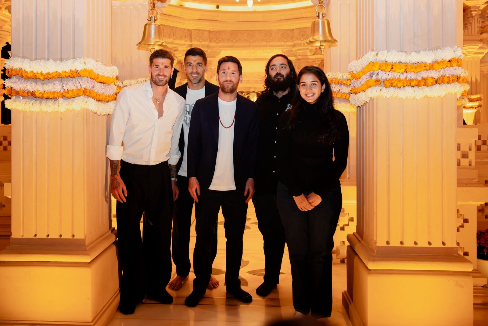 Lionel Messi Visits Anant Ambani’s Vantara; Touches Lord Hanuman’s Feet in Heartwarming Cultural Moment